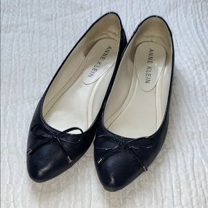 🌿⚪️⚫️Ann Klein Navy flat